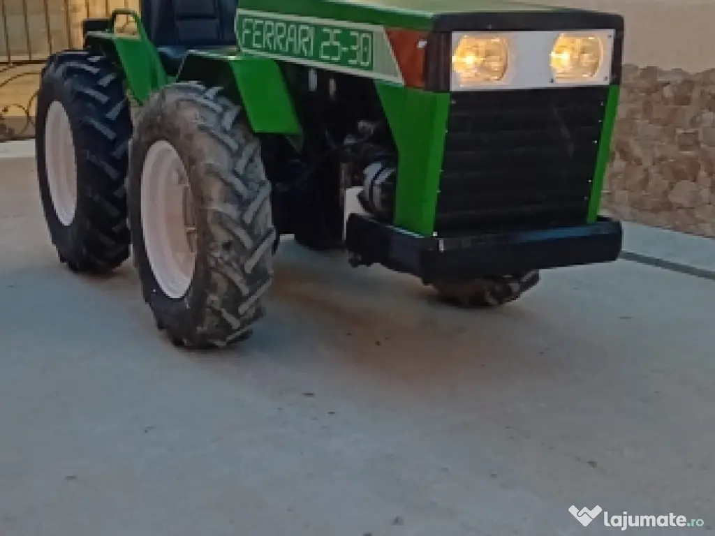 Tractor Ferrari 4x4 30 cp 