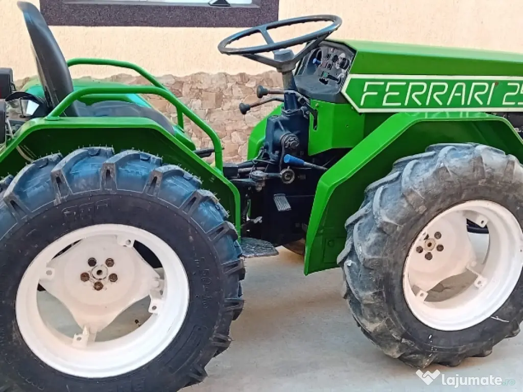 Tractor Ferrari 4x4 30 cp 