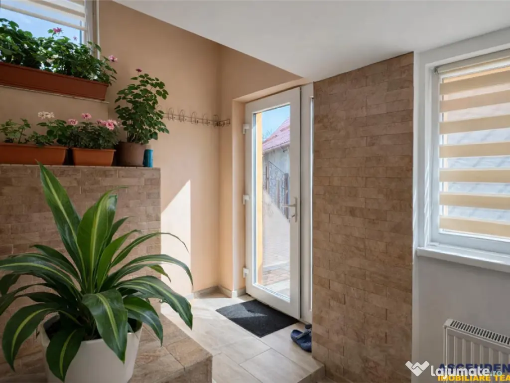 FILMTur 3D! Casa eleganta,curte amenajata, garaj, Brancovene 