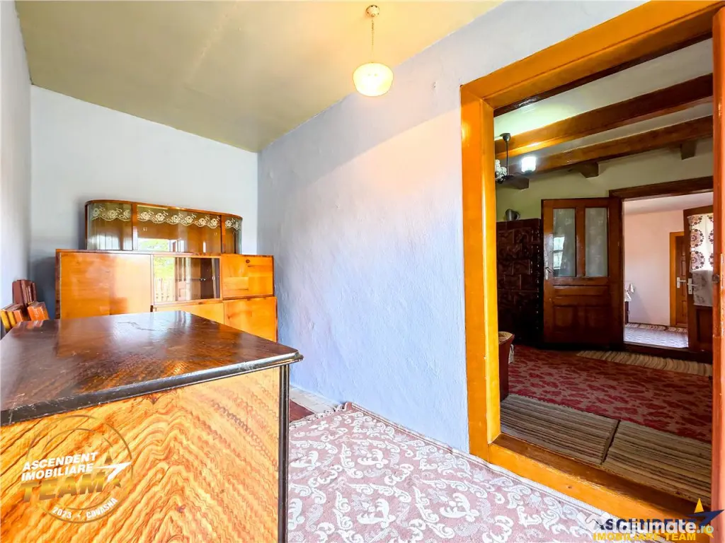 Casa traditionala din lemn, cu sura din piatra, Arcus, Covas