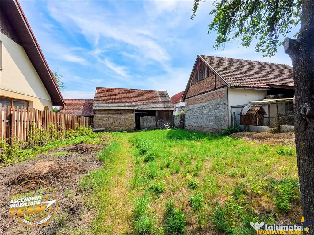 Casa traditionala din lemn, cu sura din piatra, Arcus, Covas