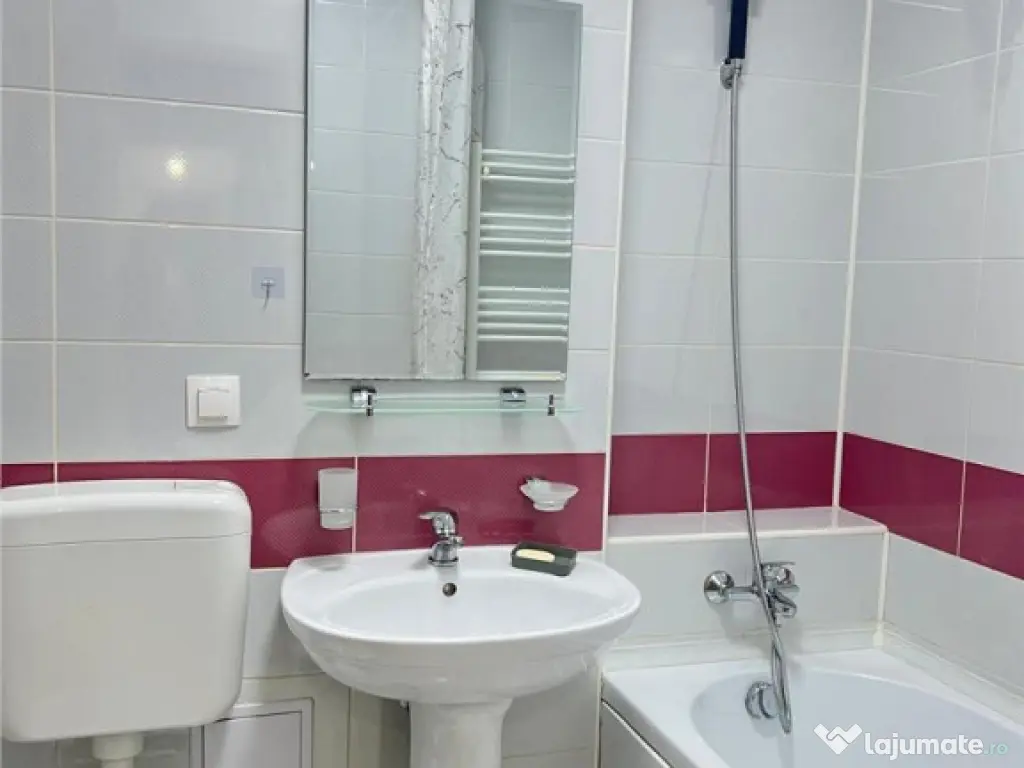 Apartament 3 camere Tractoru cu gradina proprie si loc de pa 