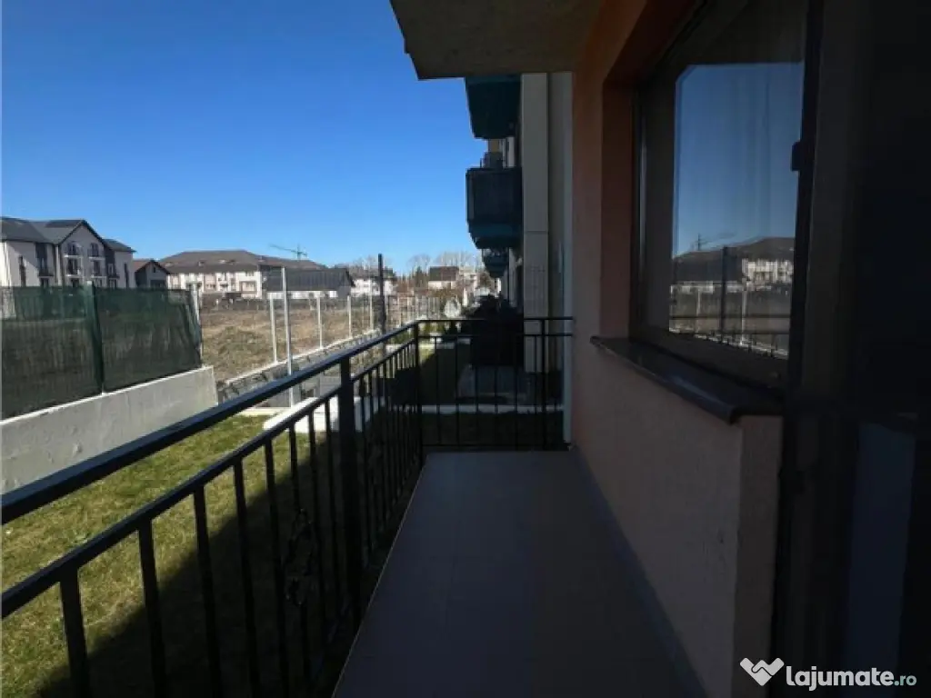 Apartament 3 camere Tractoru cu gradina proprie si loc de pa 