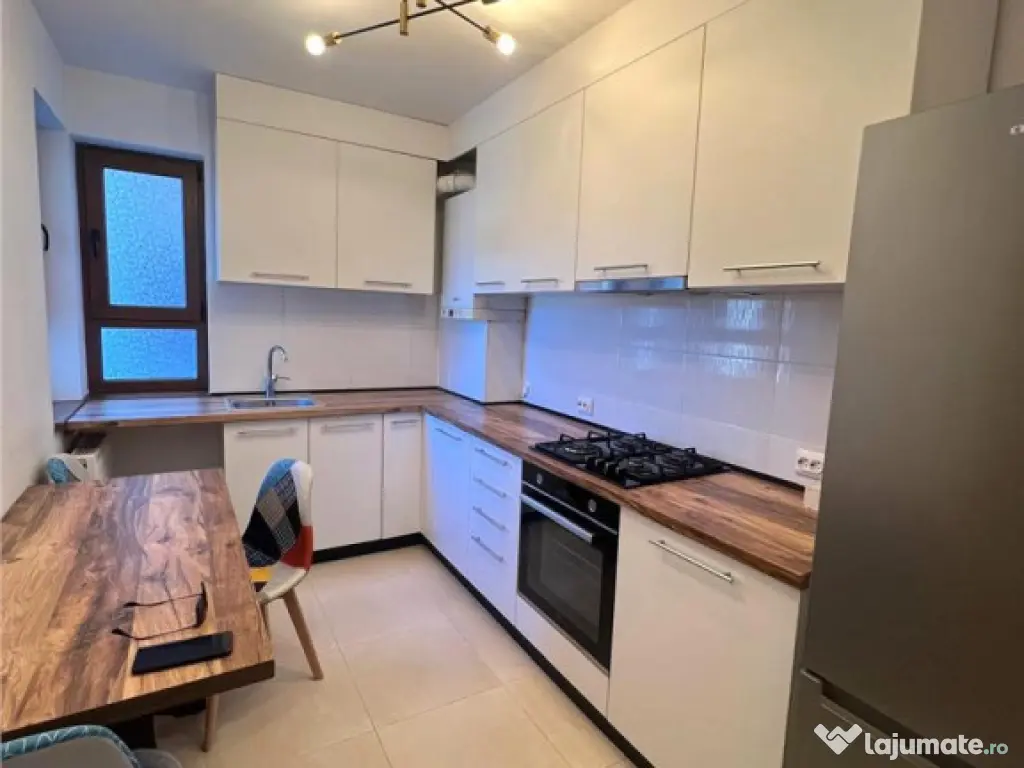 Apartament 3 camere Tractoru cu gradina proprie si loc de pa 