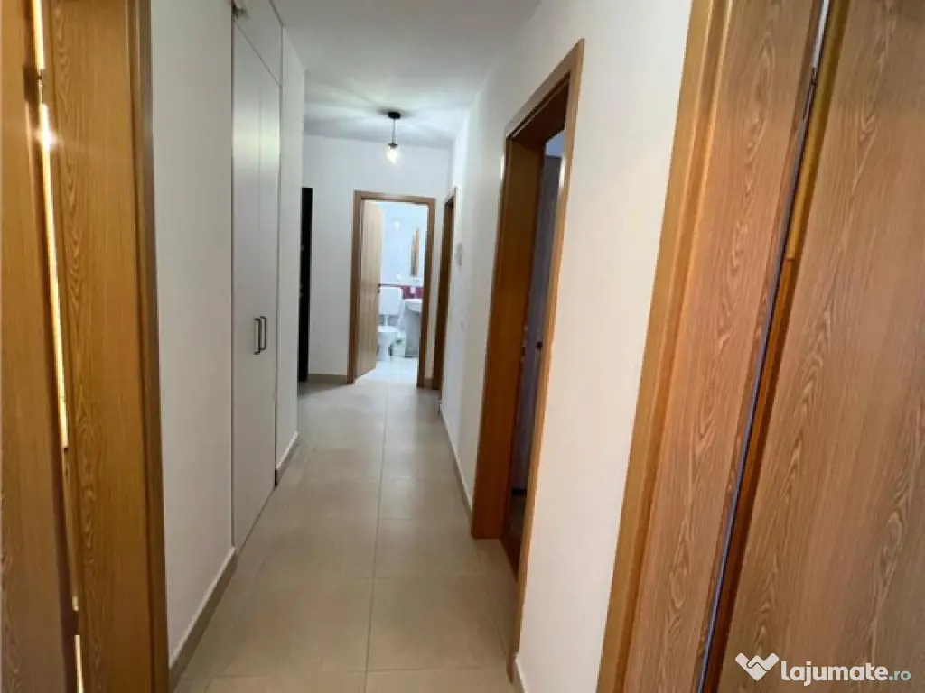 Apartament 3 camere Tractoru cu gradina proprie si loc de pa 