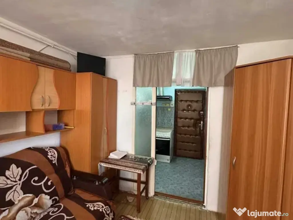 Inchiriez camera in apartament de 24m2 cu baie proprie si centrala in cartierul Noua