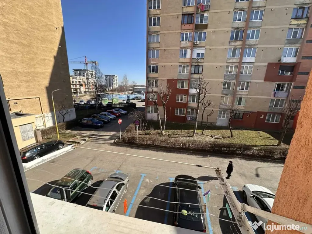 Inchiriez camera in apartament de 24m2 cu baie proprie si centrala in cartierul Noua