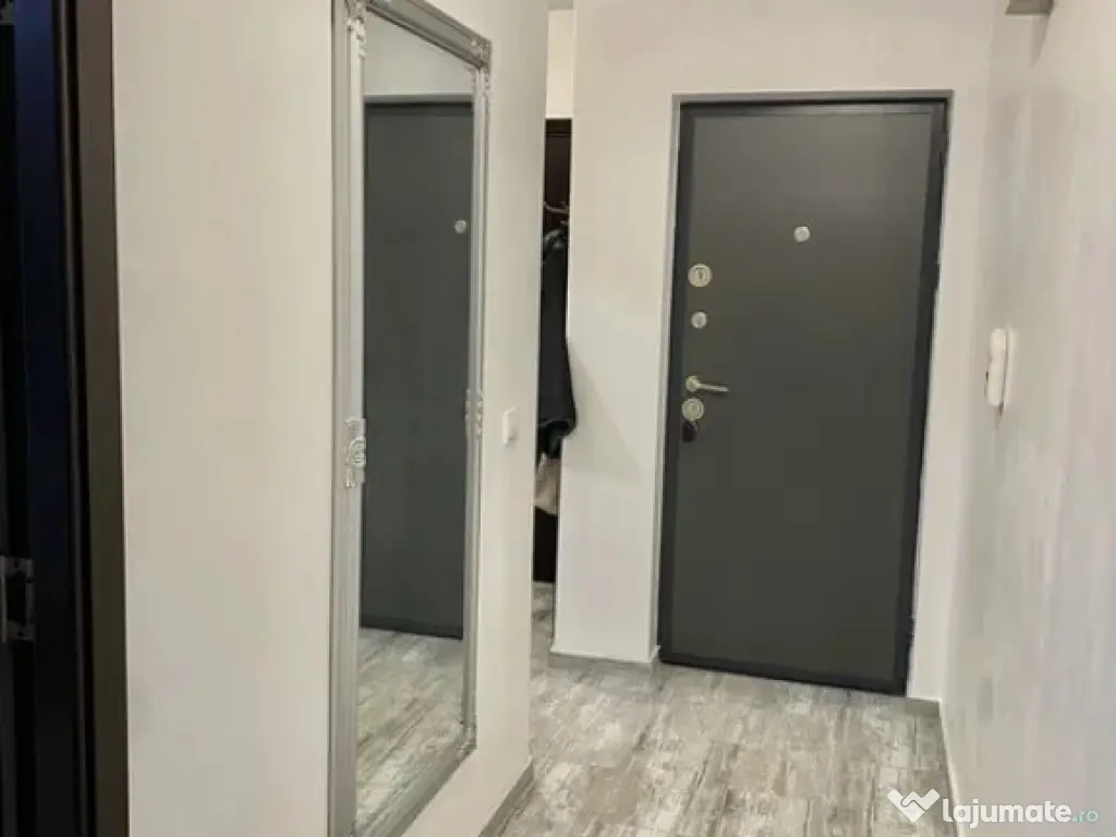 Inchiriez apartament 2 camere, str. Dacia Craiter, parcare in curte 