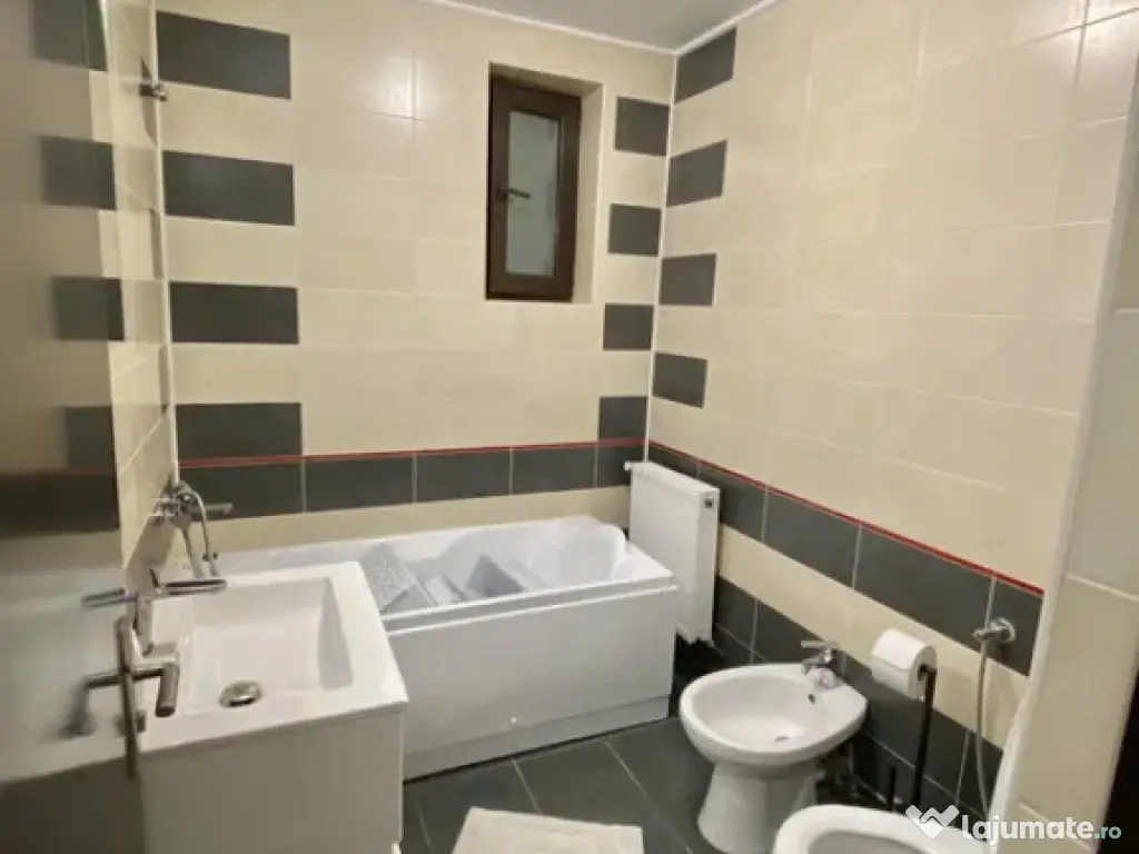 Inchiriez apartament 2 camere, str. Dacia Craiter, parcare in curte 