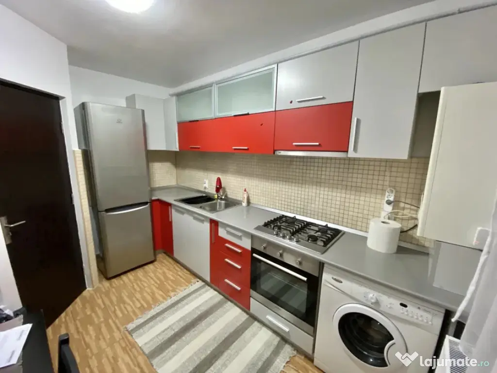 Inchiriez apartament 2 camere, str. Dacia Craiter, parcare in curte 