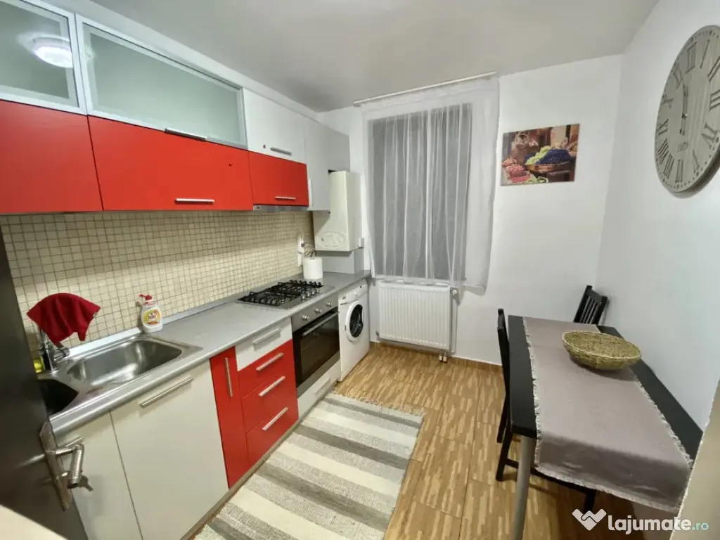 Inchiriez apartament 2 camere, str. Dacia Craiter, parcare in curte 