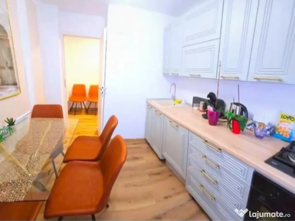 Apartament 4 camere, decomandat - zona Astra 