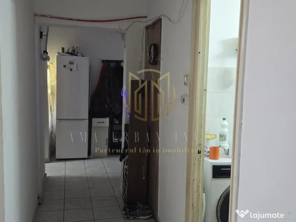 2 camere zona Titan circa 13 de politie 