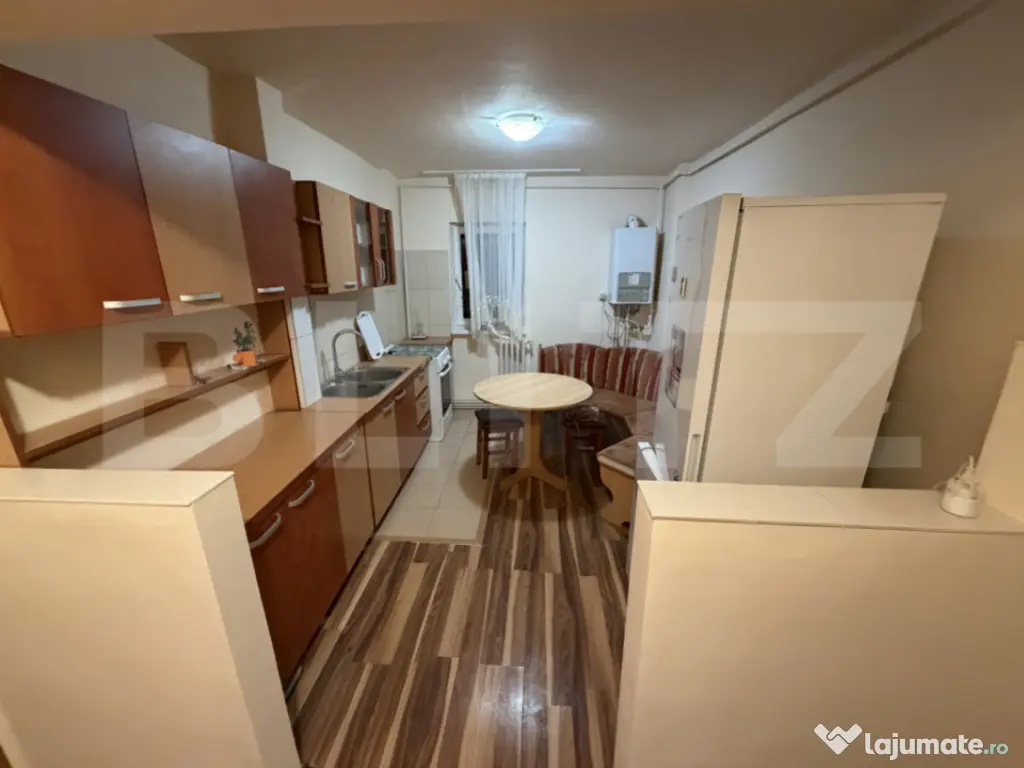Închiriere apartament 4 camere, 2 băi, balcon, Cetate, pet 