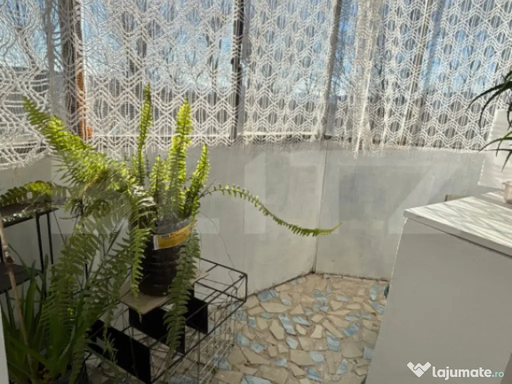 Garsonieră luminoasă cu vedere panoramică spre munte, Bar