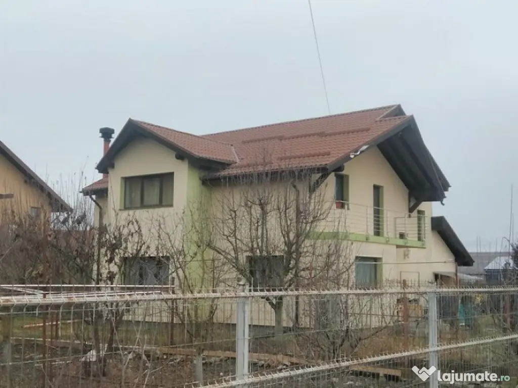 Casa 5 Camere in Stupini 