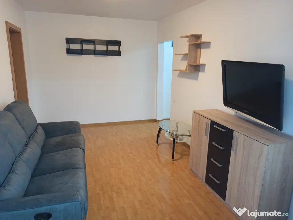 De inchiriat apartament 3 camere cu loc de parcare inclus 