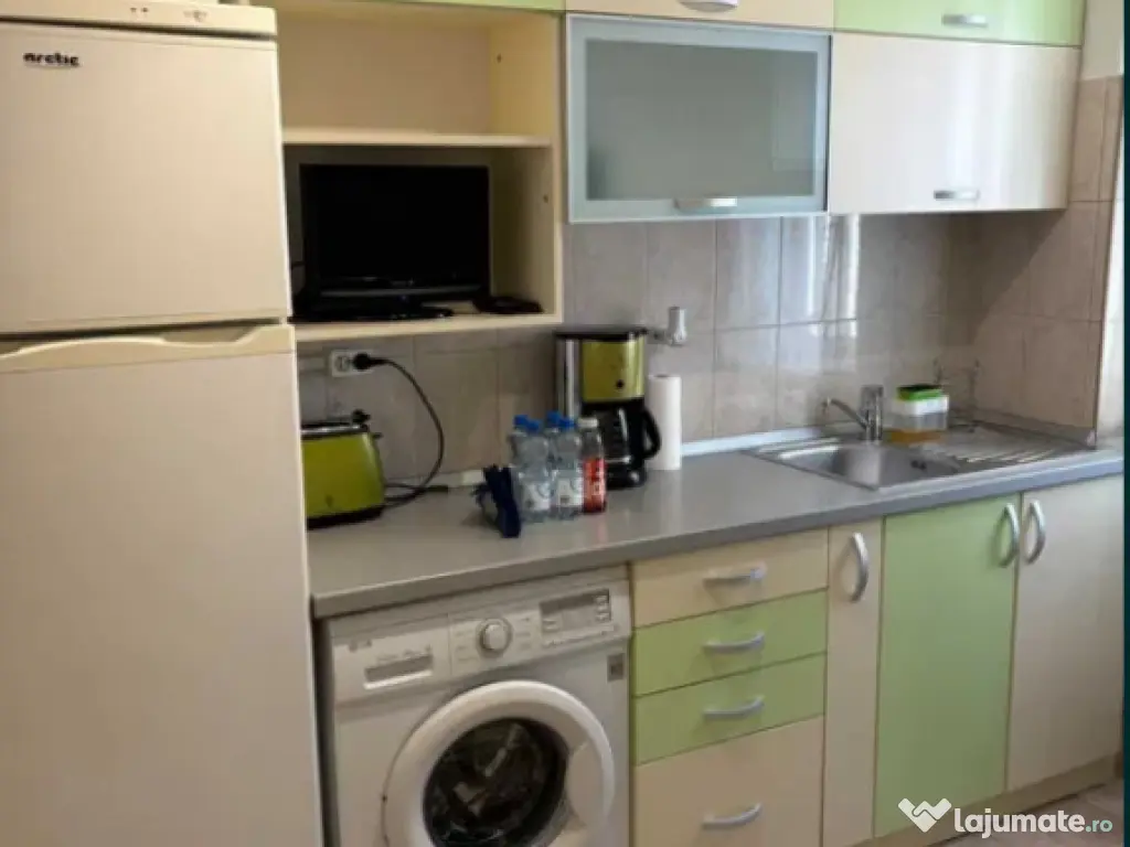 Apartament 2 camere, semidecomandat - zona Garii 