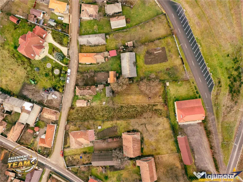 Casa rustica, cu teren roditor de peste 1.000mp, Sanzaieni, 