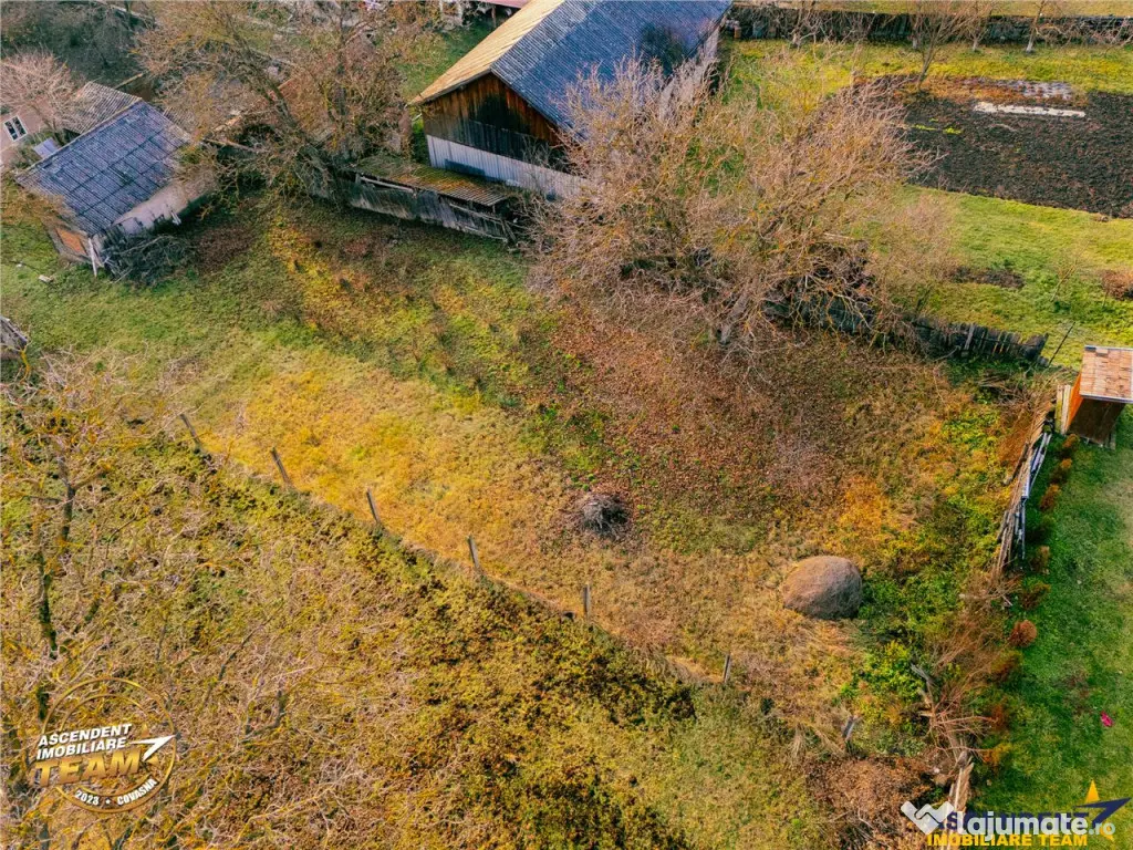 Casa rustica, cu teren roditor de peste 1.000mp, Sanzaieni, 