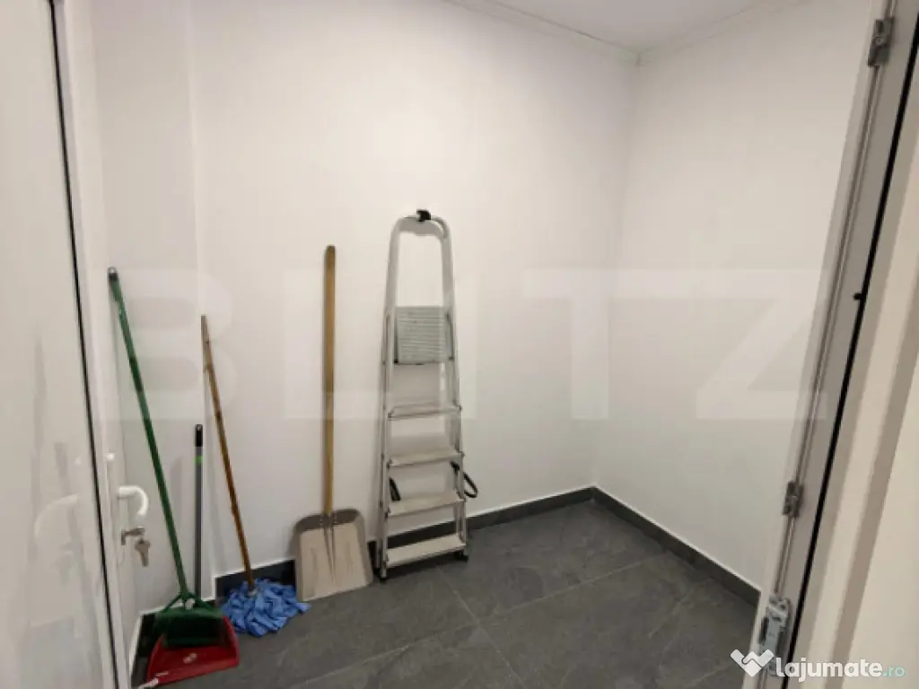 Spațiu 245 mp cu 10 parcări, curte logistică și rampă m 