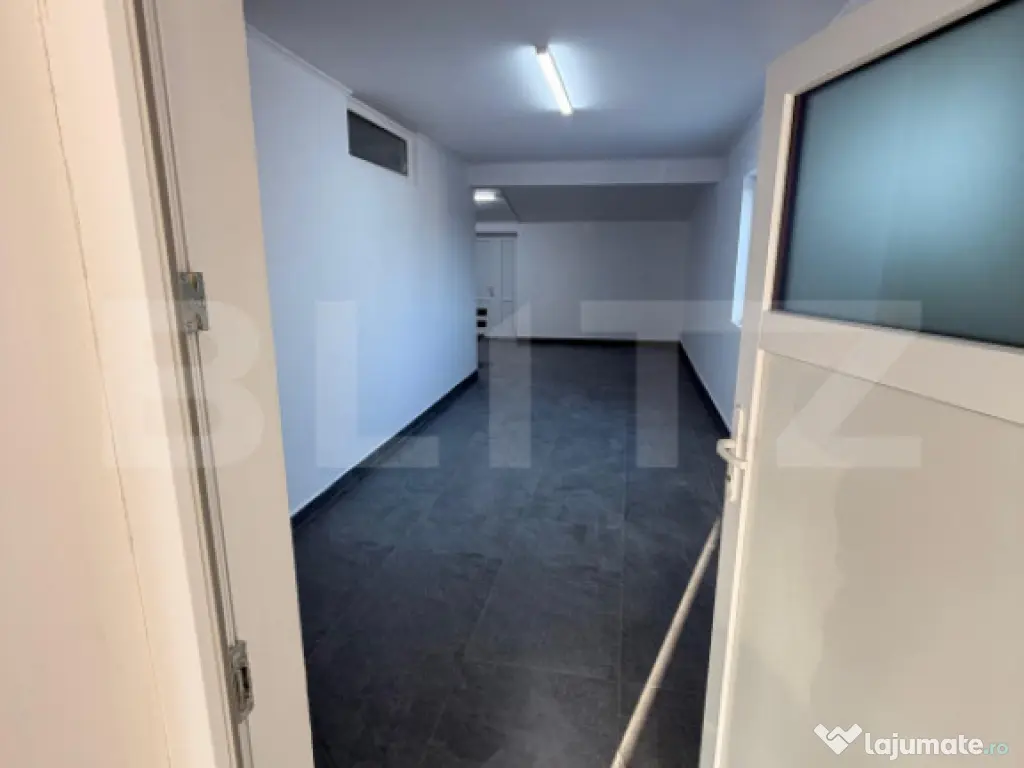 Spațiu 245 mp cu 10 parcări, curte logistică și rampă m 