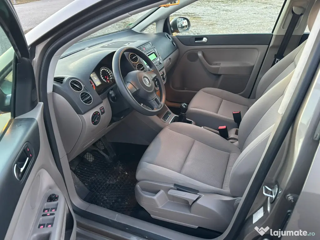 Vw golf 6 Plus 2013 Benzină 1400 cm km 15900 