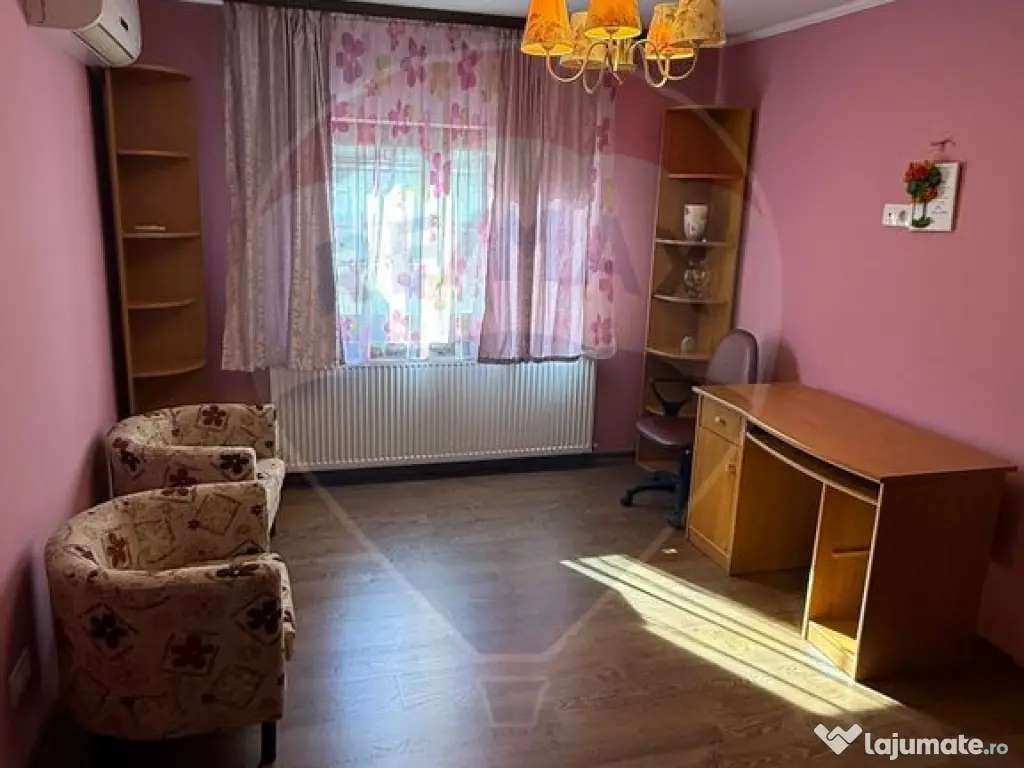 DE INCHIRIAT APARTAMENT 4 camere zona centrala 