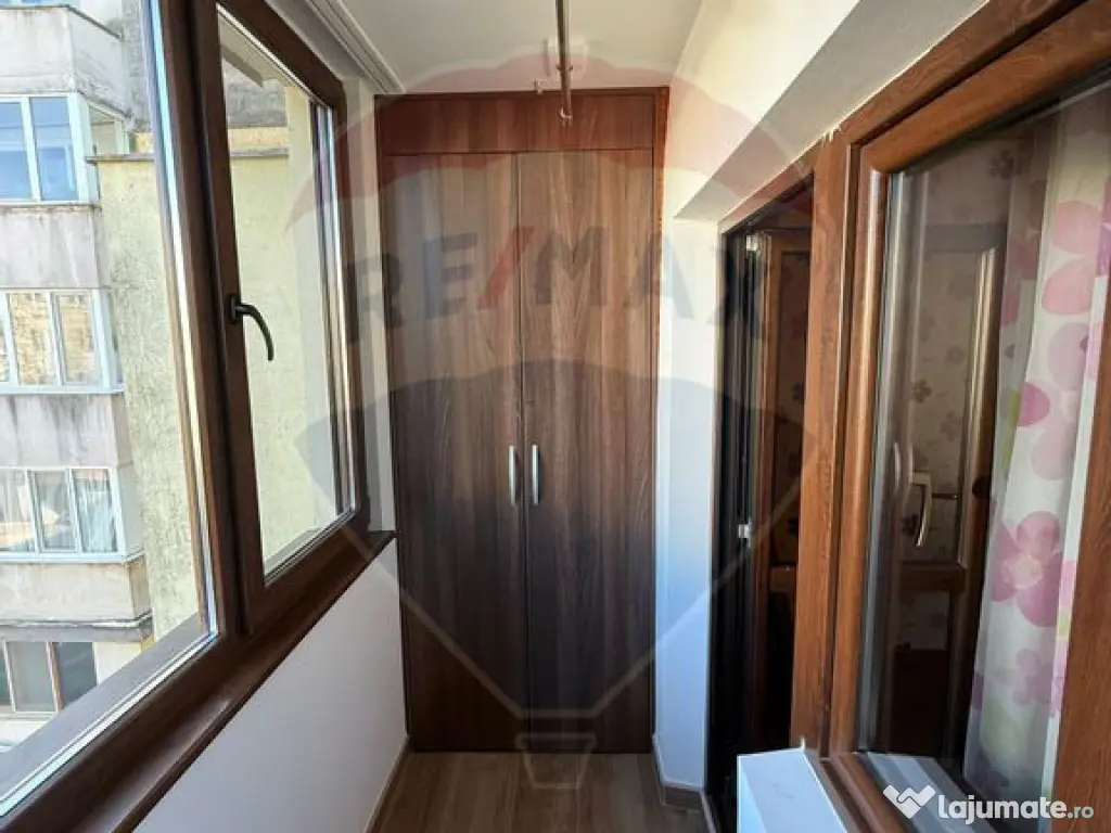 DE INCHIRIAT APARTAMENT 4 camere zona centrala 