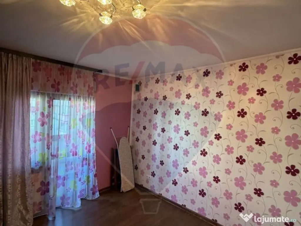 DE INCHIRIAT APARTAMENT 4 camere zona centrala 