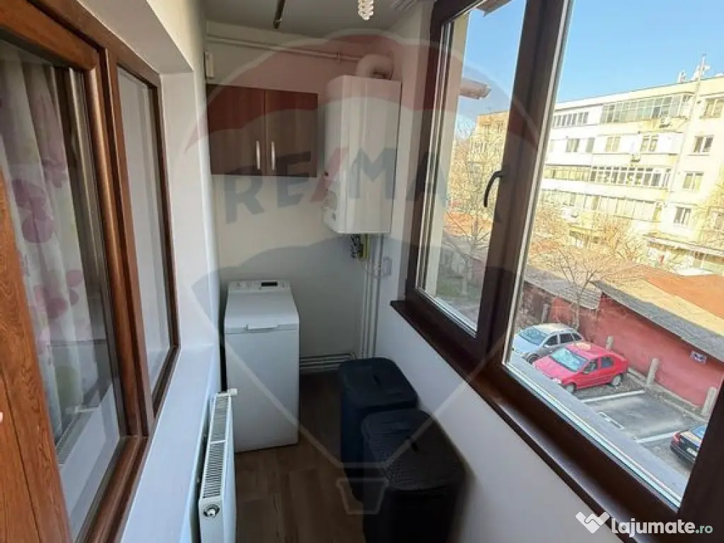 DE INCHIRIAT APARTAMENT 4 camere zona centrala 