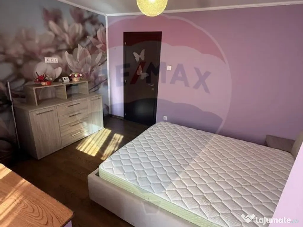 DE INCHIRIAT APARTAMENT 4 camere zona centrala 