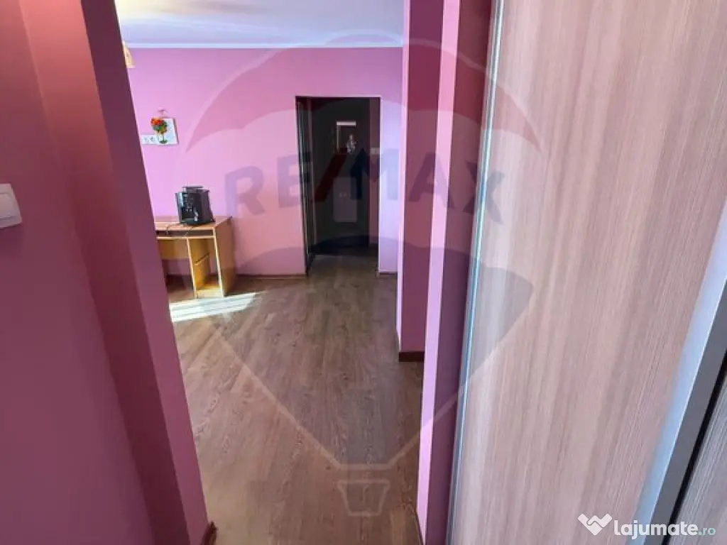 DE INCHIRIAT APARTAMENT 4 camere zona centrala 