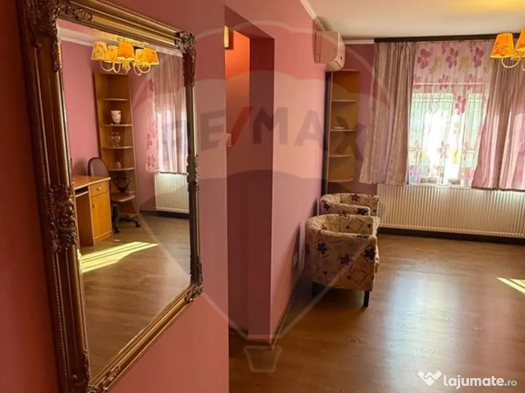 DE INCHIRIAT APARTAMENT 4 camere zona centrala 