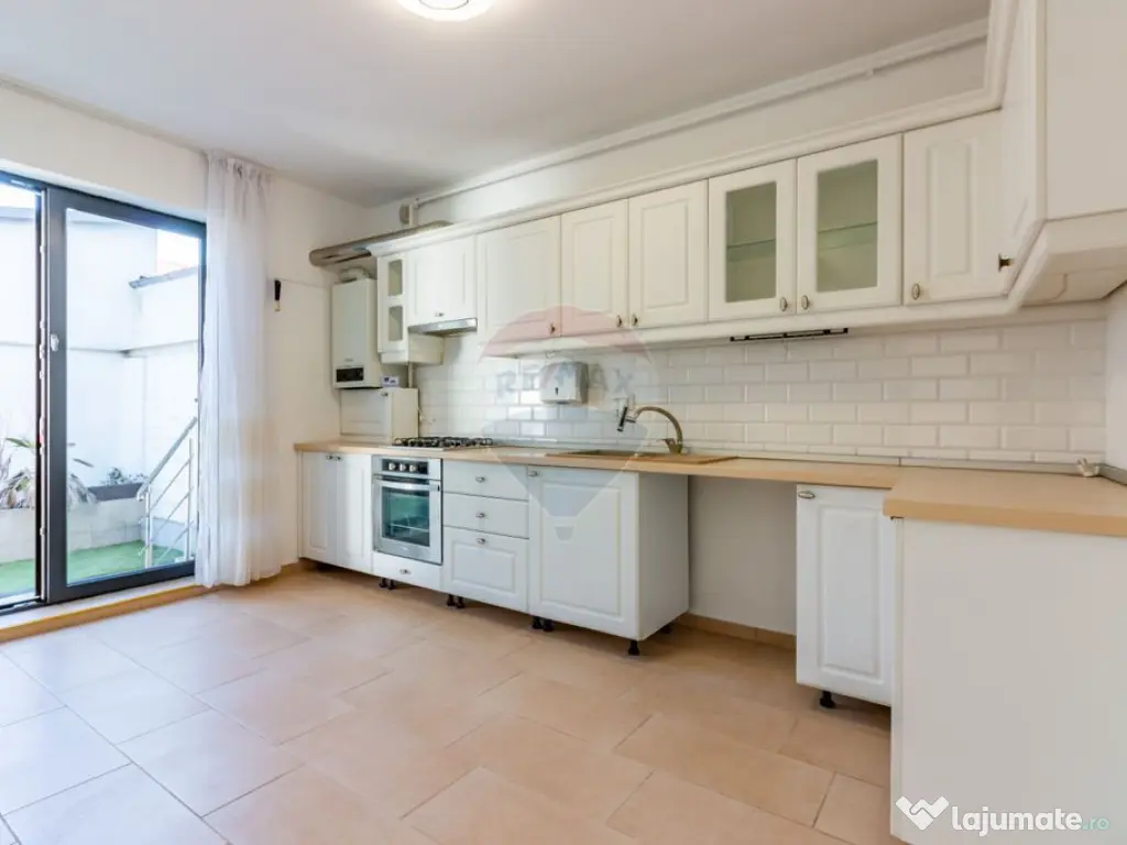 Apartament de vanzare în Bucurestii Noi, curte 80 mp, pa... 