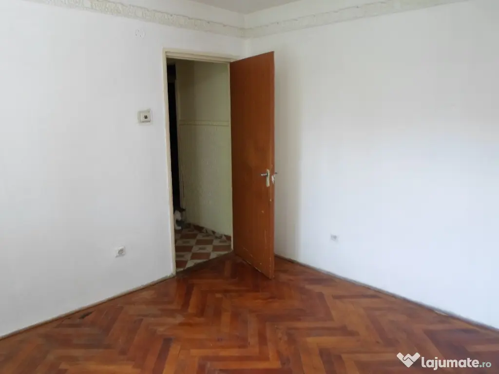 Apartament 3 camere decomandat, parter in Ploiesti, Grindului 