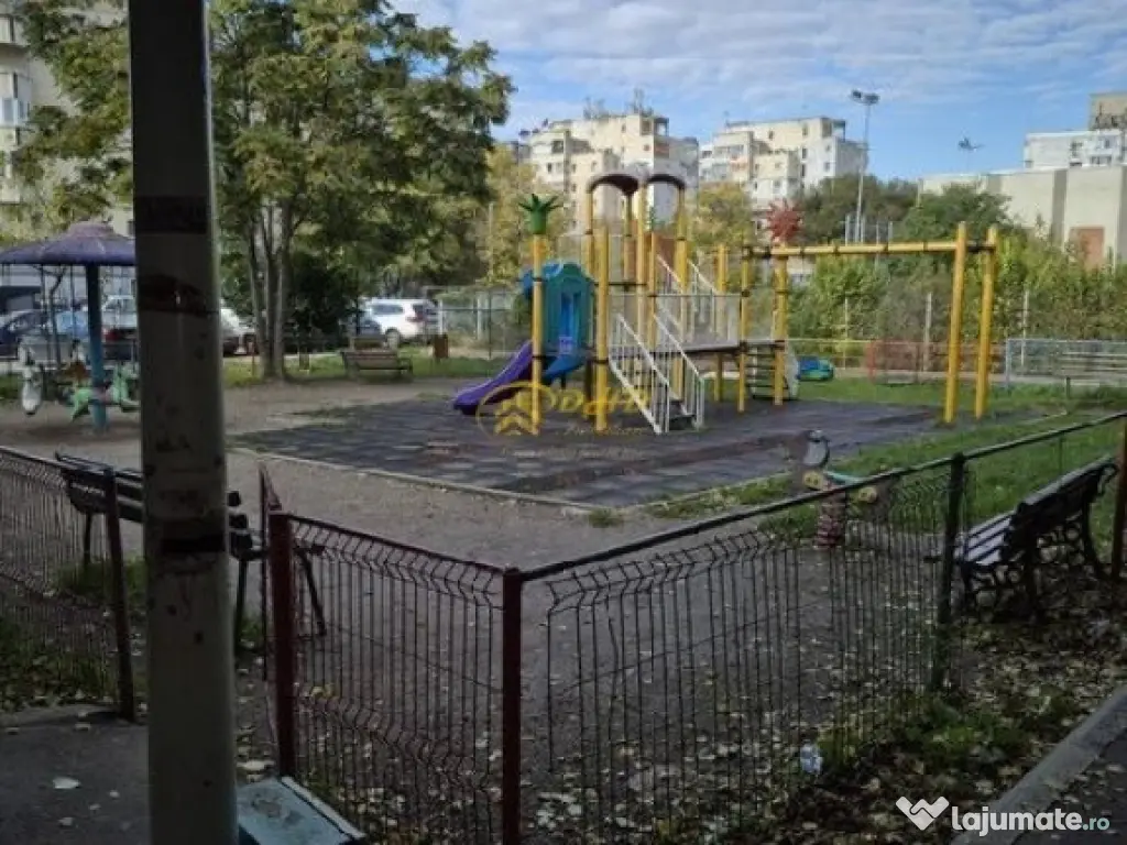 Camera de camin, in spate la autogara Codreanu 