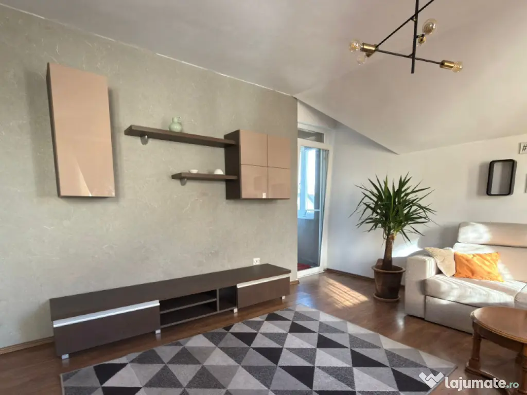 Apartament 3 camere zona Sub Cetate 