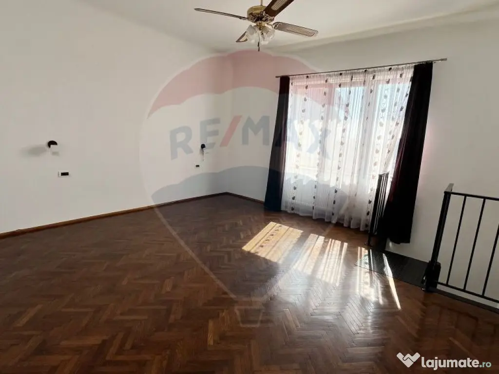 Casă / Vilă cu 3 camere de vânzare la curte comuna 