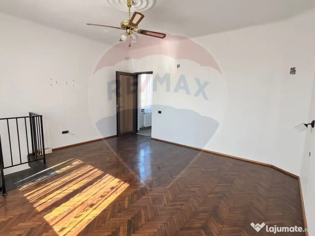 Casă / Vilă cu 3 camere de vânzare la curte comuna 