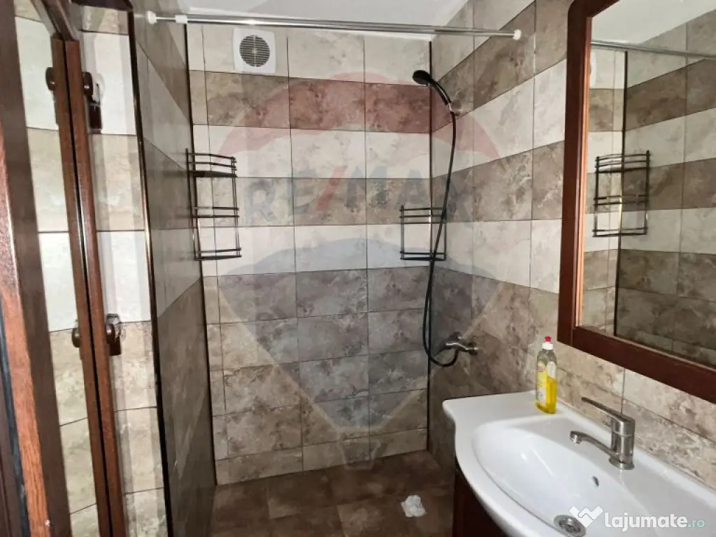 Casă / Vilă cu 3 camere de vânzare la curte comuna 