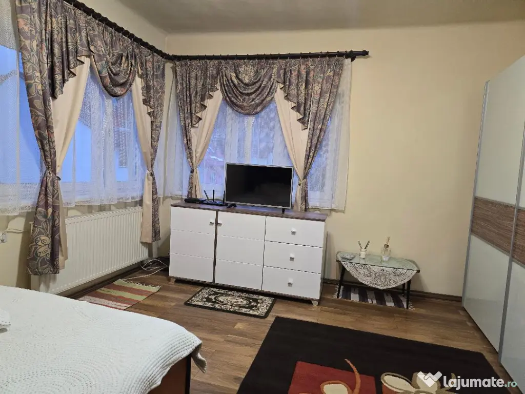 Inchiriez garsoniera la casa 