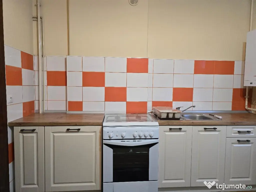 Inchiriez garsoniera la casa 