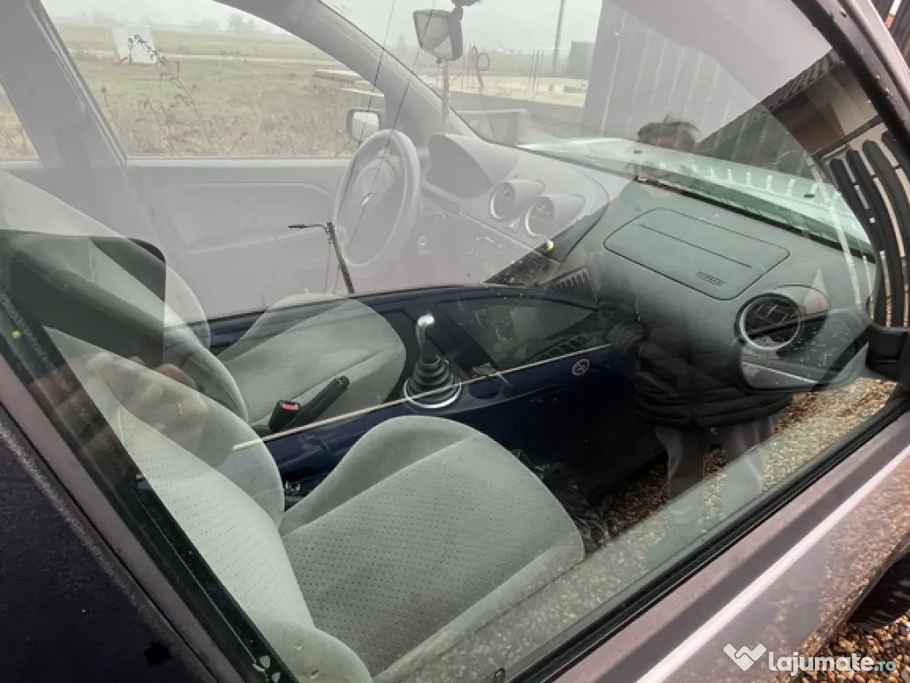 Vand Ford Fiesta pentru dezmembrari sau pentru piese 
