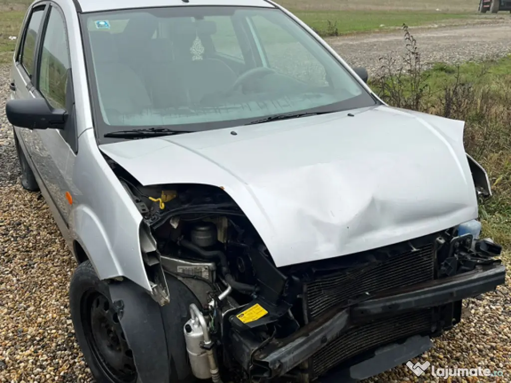 Vand Ford Fiesta pentru dezmembrari sau pentru piese 