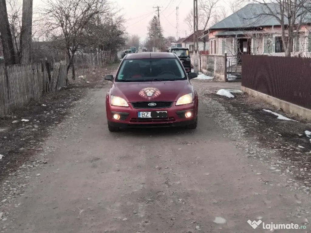 Ford. Focus. Benzină.