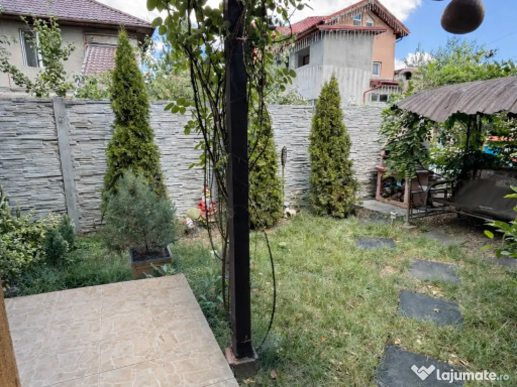 Inchiriez Apartament 3 camere cu propria curte, terasă și parcare