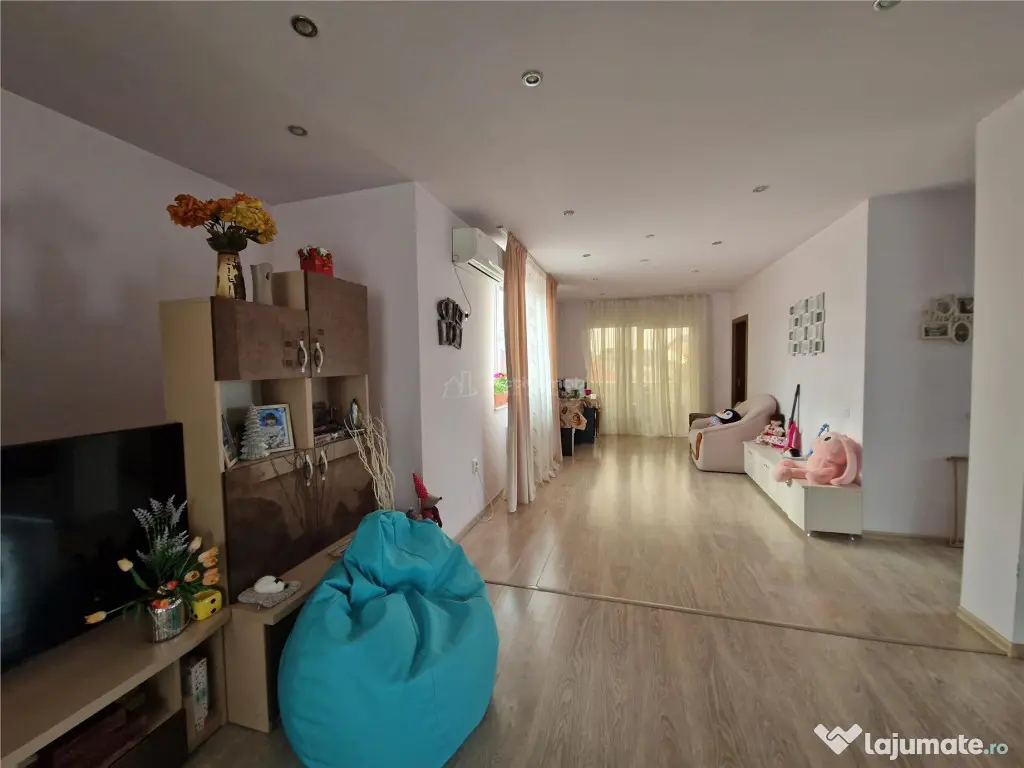 Casa P P E , eleganta,teren 409 mp - Ciuperca 