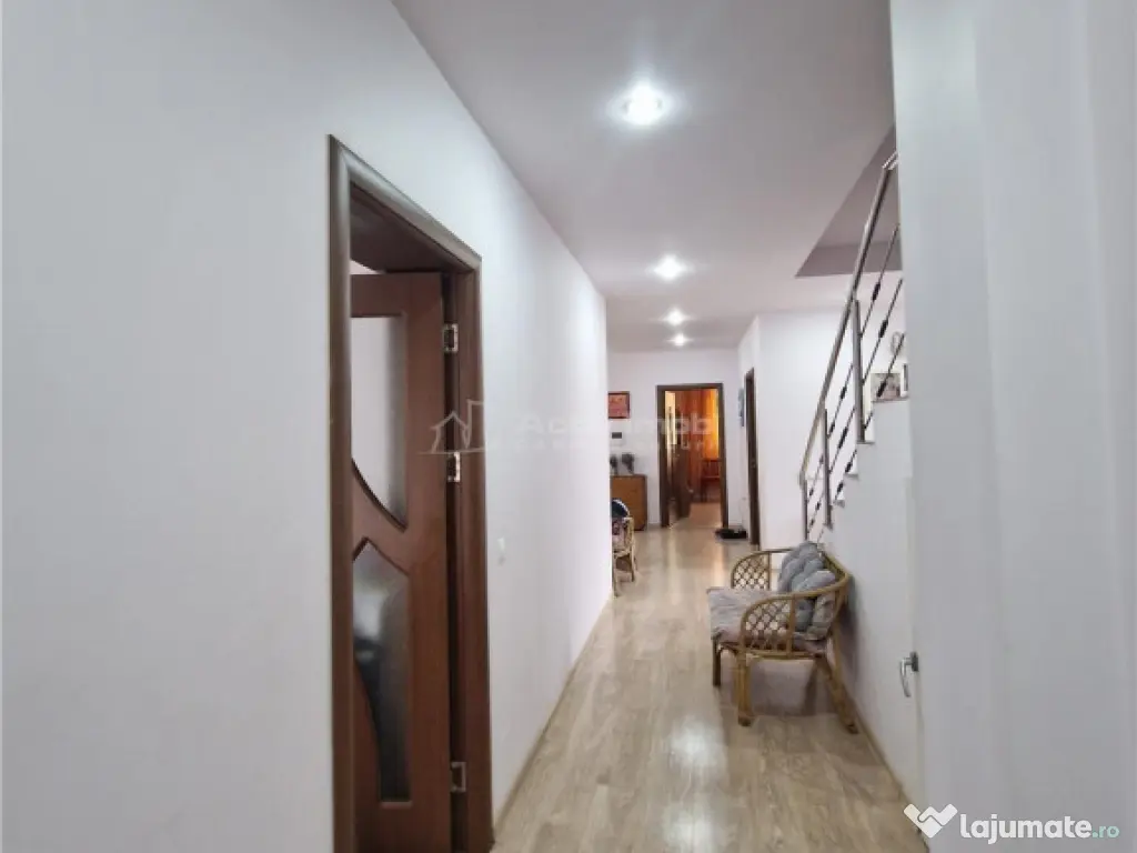 Casa P P E , eleganta,teren 409 mp - Ciuperca 