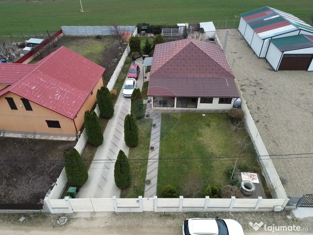 Casă / Vilă cu 3 camere de vânzare 